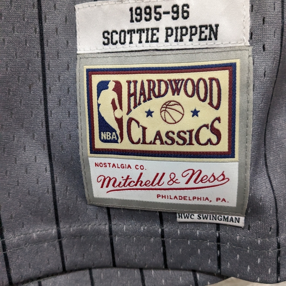 Mitchell & Ness Scottie Pippen Jersey Mens 1995 Chicago Bulls Grey HWC Swingman - Picture 2 of 14